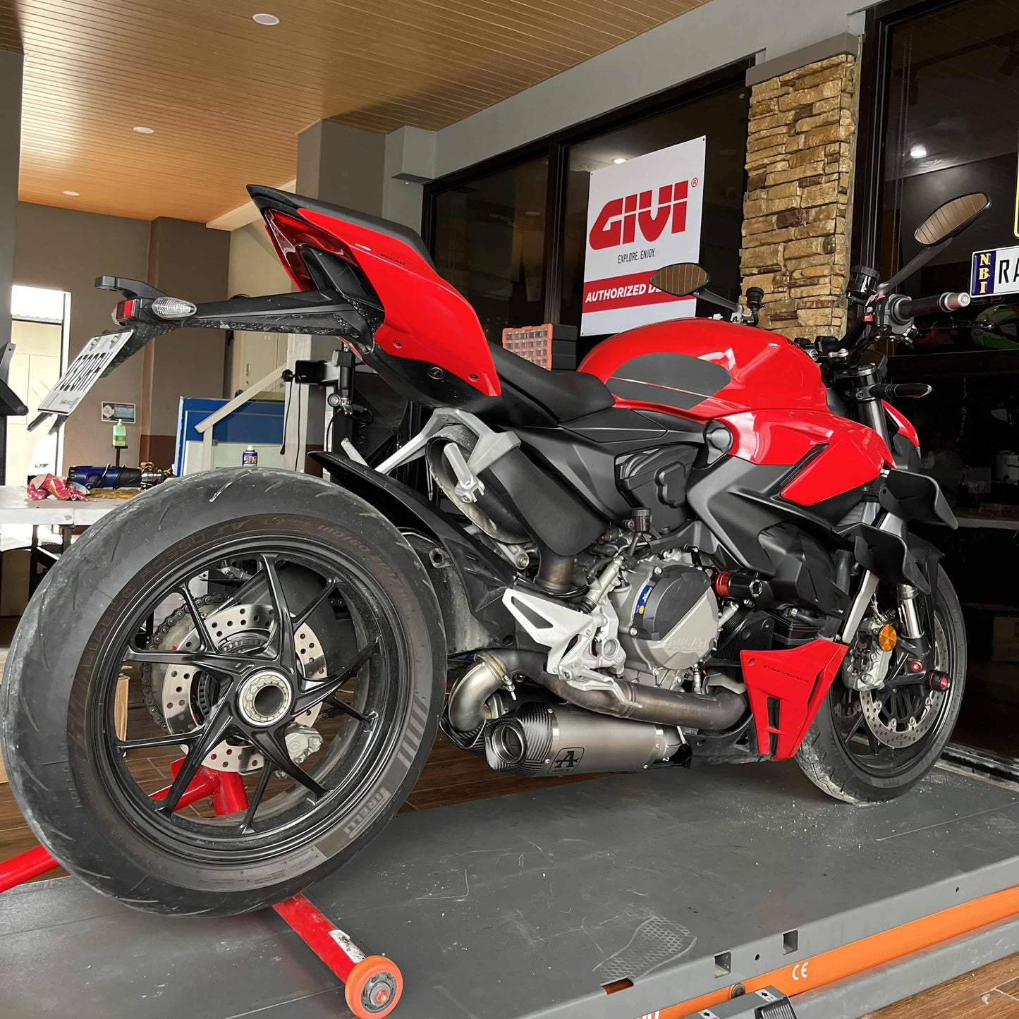 Arrow Works Ti Carbon Exhaust Ducati Panigale / Streetfighter V2