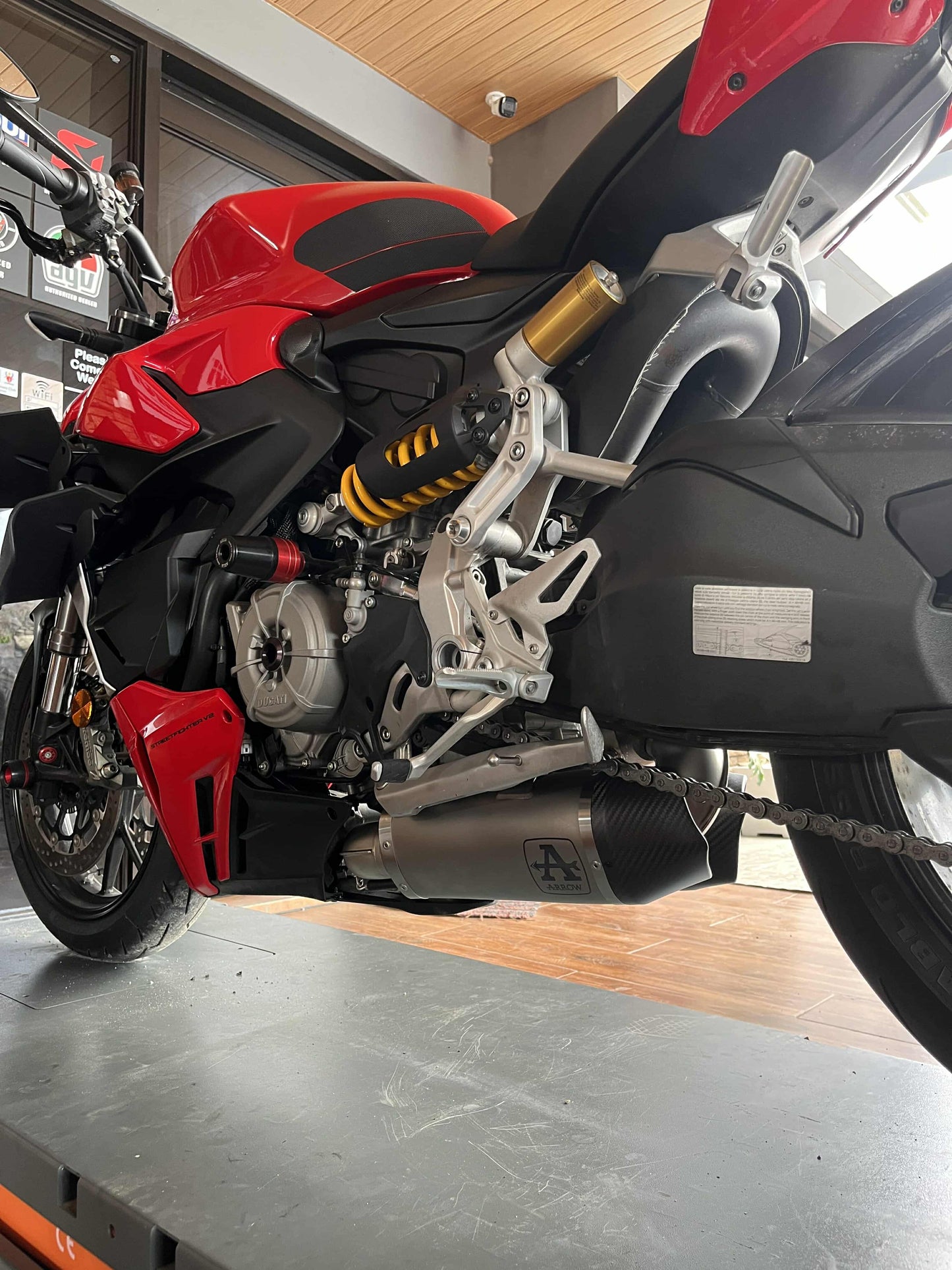 Arrow Works Ti Carbon Exhaust Ducati Panigale / Streetfighter V2