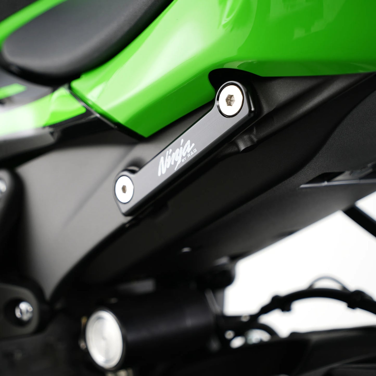 R&G Passenger Footrest Blanking - Kawasaki ZX6R (2019+)