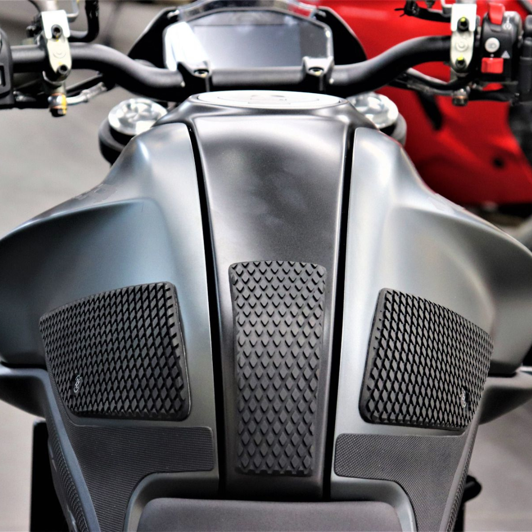 TechSpec Snake Skin Tank Grips Ducati Monster 937 21+